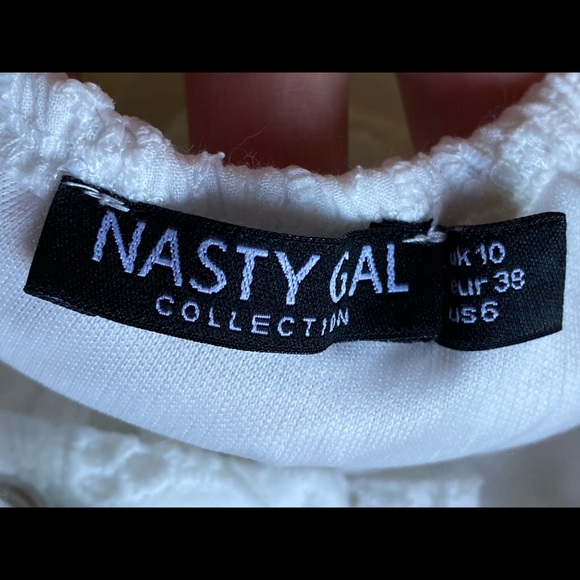 Nasty Gal Eyelet smocked long sleeves dress - Picture 9 of 9